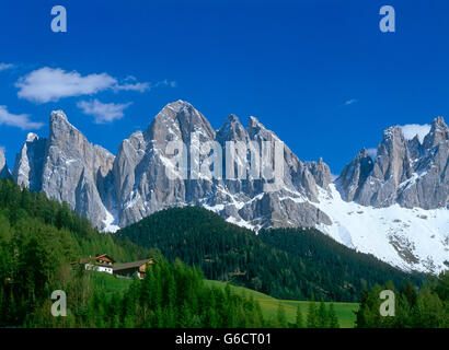 Les Dolomites vues de la Val di Funes, Trentin, Italie Banque D'Images