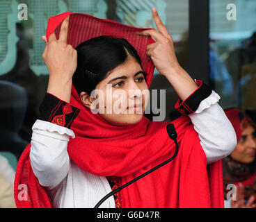 Malala Yousafzai ouvre officiellement la Bibliothèque de Birmingham dans le centre-ville de Birmingham. Banque D'Images