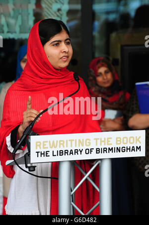 Malala ouvre une nouvelle bibliothèque de Birmingham.Malala Yousafzai ouvre officiellement la Bibliothèque de Birmingham dans le centre-ville de Birmingham. Banque D'Images