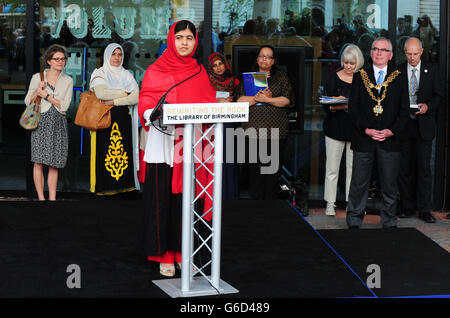 Malala ouvre une nouvelle bibliothèque de Birmingham.Malala Yousafzai ouvre officiellement la Bibliothèque de Birmingham dans le centre-ville de Birmingham. Banque D'Images