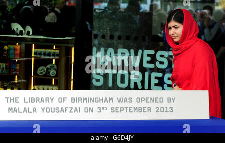 Malala Yousafzai ouvre officiellement la Bibliothèque de Birmingham dans le centre-ville de Birmingham. Banque D'Images