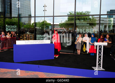 Malala Yousafzai ouvre officiellement la Bibliothèque de Birmingham dans le centre-ville de Birmingham. Banque D'Images