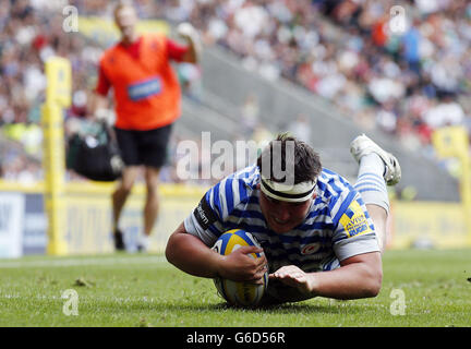 Rugby Union - Aviva Premiership - London Irish / Saracens - Twickenham.Jamie George de Saracen marque la deuxième tentative de son côté lors du match Aviva Premiership à Twickenham, Londres. Banque D'Images