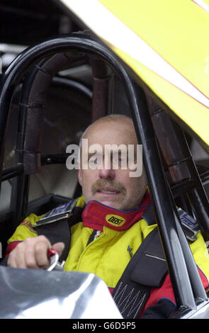 Martin Hill, le pilote du scooter des mers Fireforce 2, a échoué en raison du mauvais temps pour battre le record écossais de vitesse terrestre. * la voiture propulsée par un jet de puissance de 10,000 chevaux, qui est capable de vitesses jusqu'à 270 mph, visait à couvrir un quart de mile en moins de huit secondes à l'aérodrome de Crail à Fife. Banque D'Images