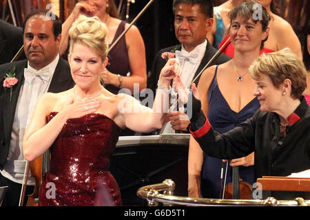 US Mezzo- Soprano Joyce DiDonato est vu pendant la dernière nuit des Proms au Royal Albert Hall. Banque D'Images