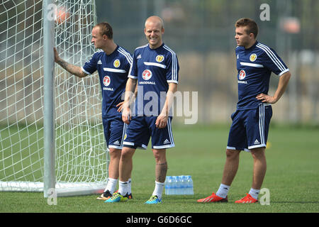 Leigh Griffiths (à gauche), Steven Naismith (au centre) et James Forrest (à droite) pendant la session de formation au Centre national de formation de Skopje, Macédoine. Banque D'Images