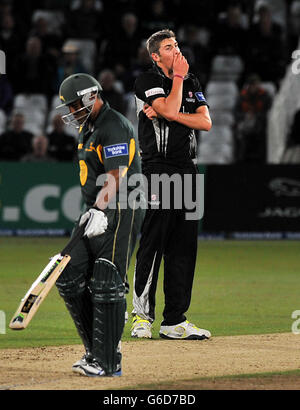 Jamie Overton, de Somerset, réagit après qu'un appel a été refusé lors du match semi-final de Clydesdale Bank Pro40 à Trent Bridge, à Nottingham. Banque D'Images