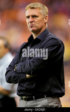 Soccer - Johnstones Paint Trophy - Wolverhampton Wanderers v Walsall - Molineux.Directeur Walsall Dean Smith Banque D'Images