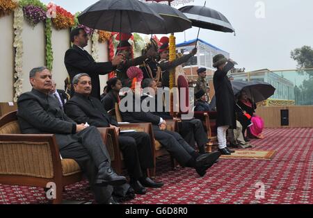 Le président américain Barack Obama et le Premier Ministre indien Narendra Modi regarder la 66e Journée de la République le 26 janvier 2015 Défilé à New Delhi, en Inde. Banque D'Images