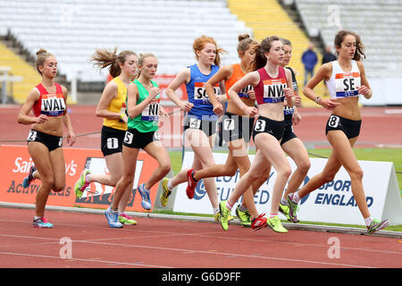 2013 Jeux scolaires de Sainsbury - quatrième jour - Sheffield.Action du 3 000 m féminin le quatrième jour des Jeux scolaires de Sainsbury 2013 au Don Valley Stadium, Sheffield. Banque D'Images