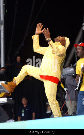 Jimmy Cliff se produit sur la Pyramid Stage, au Glastonbury Festival. Banque D'Images