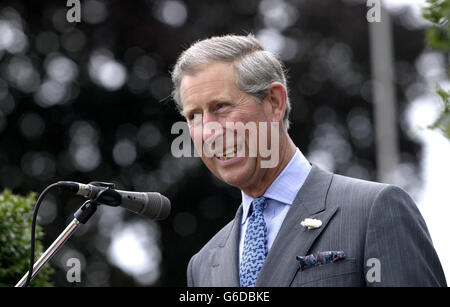 Le Prince de Galles ouvre la Maison Tudor à l'école Eagle House à Sandhurst, Berkshire, le jeudi 3 juillet.Charles visitait l'école privée pour assister à une foire Tudor pour célébrer l'ouverture d'une réplique de maison du XVIe siècle.* ... fait avec l'aide des écoliers. Banque D'Images