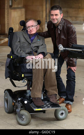 Hawking assiste à la premiere biopic Banque D'Images