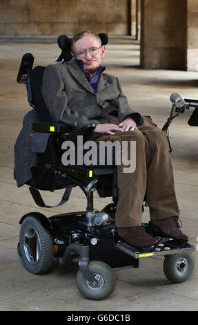 Hawking assiste à la premiere biopic Banque D'Images