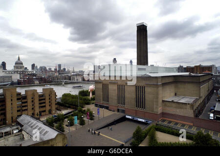 Tate Modern sur la South Bank à Londres.Le Tate Modern s'oppose à la construction d'une tour à côté de la galerie. Banque D'Images