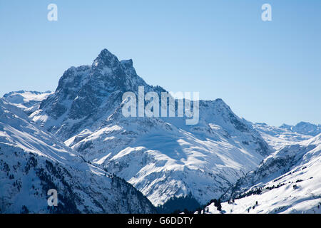 Le Karhorn Tannberg monter au-dessus de Lech à proximité de l'Flexen passent au-dessus St Anton Arlberg Autriche Banque D'Images