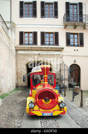 Train touristique à Alghero Sardaigne Italie Banque D'Images