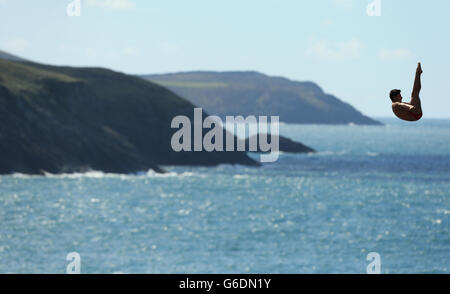 Red Bull Cliff Diving World Series 2013 - Pays de Galles Banque D'Images