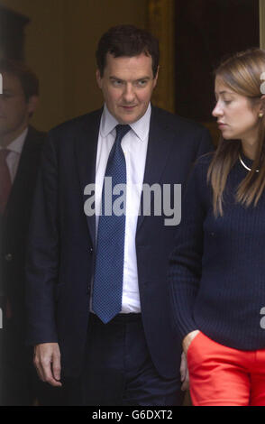 Le chancelier de l’Échiquier George Osborne quitte le 11 Downing Street à Londres. Banque D'Images