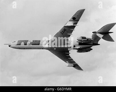 Le premier vol de ravitaillement aérien VC-10 de la Royal Air Force a effectué son premier vol à partir de l'usine de Filton (Bristol) du groupe British Aerosapce le 22 juin 1982. La Division de la BAe Weybridge-Bristol entreprend un important programme de conception, de développement et de fabrication pour convertir neuf anciens transporteurs VC10 en un nouvel escadron de ravitaillements air-air afin de faire participer les deux escadrons de pétroliers Victor K2 de la RAF au milieu des années 1980. Banque D'Images