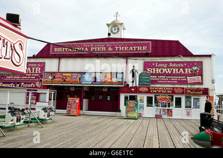 Le Britannia Pier et le théâtre à Great Yarmouth dans le Norfolk, en Angleterre. Banque D'Images