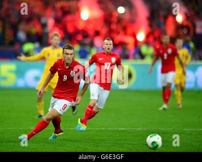 Football - qualification à la coupe du monde de la FIFA - Groupe H - Ukraine / Angleterre - Stade olympique.Rickie Lambert (à gauche) en action en Angleterre Banque D'Images