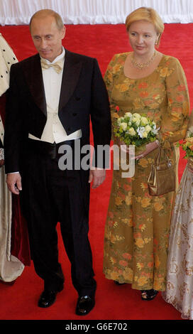 Le président russe Vladimir Poutine et son épouse Lyudmila arrivent au banquet du maire de Londres au Guildhall. Banque D'Images