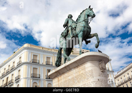 Statue équestre en bronze de Charles III d'Espagne à la place de la Puerta del Sol à Madrid, Espagne Banque D'Images