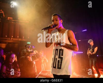 Harley Alexander-Sule de Rizzle joue à un concert de Capital FM au Casino Hippodrome, dans le centre de Londres. Banque D'Images