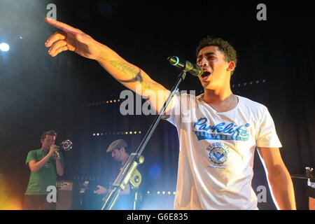 Rizzle Kicks - Londres.Jordan Stephens de Rizzle joue à un concert de Capital FM au Casino Hippodrome, dans le centre de Londres. Banque D'Images