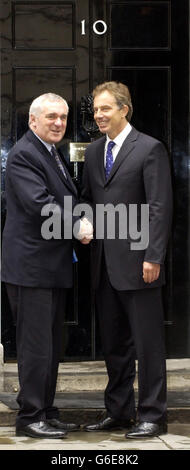 Rencontre Ahern - Blair Downing St Banque D'Images