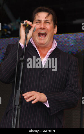 Tony Hadley se présente sur scène au Capital radio Party dans le parc, à Hyde Park, Londres.Le concert est organisé à l'aide de la Fiducie du Prince. Banque D'Images