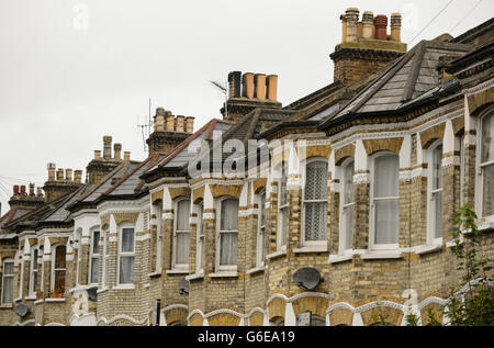 Vue générale d'un logement résidentiel dans une rue du sud de Londres. Banque D'Images