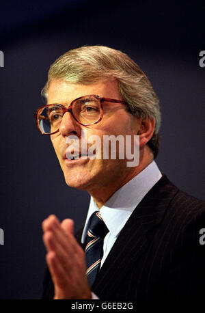 22 juillet - ce jour en 1991, le premier ministre de l'époque, John Major, a lancé la Charte des citoyens pour améliorer les services publics. John Major, chancelier de l'Échiquier, prononce son discours à la conférence du Parti conservateur. Banque D'Images