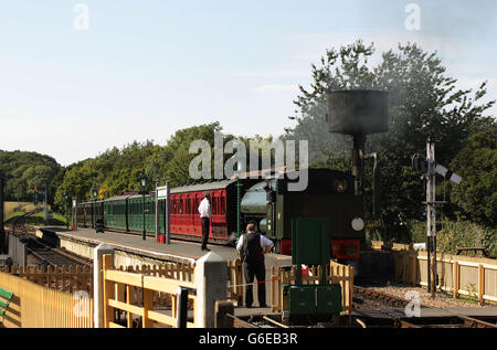 La locomotive du chemin de fer à vapeur de l'île de Wight 'Royal Engineer' à la gare de Havenstreet sur l'île de Wight. APPUYEZ SUR ASSOCIATION photo. Date de la photo : jeudi 5 septembre 2013. Le crédit photo devrait se lire: Yui Mok/PA Wire Banque D'Images