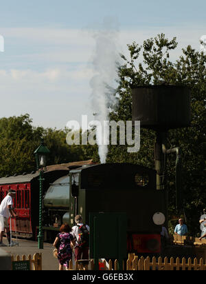 La locomotive du chemin de fer à vapeur de l'île de Wight 'Royal Engineer' à la gare de Havenstreet sur l'île de Wight. APPUYEZ SUR ASSOCIATION photo. Date de la photo : jeudi 5 septembre 2013. Le crédit photo devrait se lire: Yui Mok/PA Wire Banque D'Images