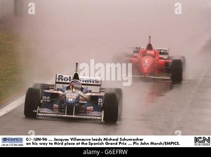 02-JUIN-96, Jacques Villeneuve mène Michael Schumacher à la troisième place du Grand Prix d'Espagne Banque D'Images