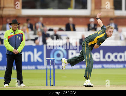 Cricket - Yorkshire Bank Pro40 final - Glamorgan / Notinghamshire - terrain de cricket de Lord.Stuart Broad de Notinghamshire lors de la finale de la Yorkshire Bank Pro40 au Lord's Cricket Ground, Londres. Banque D'Images