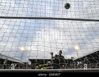 Football - Barclays Premier League - Fulham / Stoke City - Craven Cottage.Ryan Shawcross, de stoke City, se tourne vers Darren Bent (pas sur l'image) de Fulham, qui marque le seul but du jeu Banque D'Images