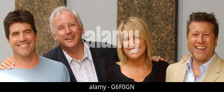 Juges pop Idol (de gauche à droite) Simon Cowell, Pete Waterman, Nicki Chapman et Neil Fox lors d'une conférence de presse à Thames TV à Londres, pour lancer une nouvelle série de Pop Idol. Banque D'Images