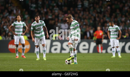 Les joueurs de Celtic sont découragés après le but d'ouverture de Barcelone Banque D'Images