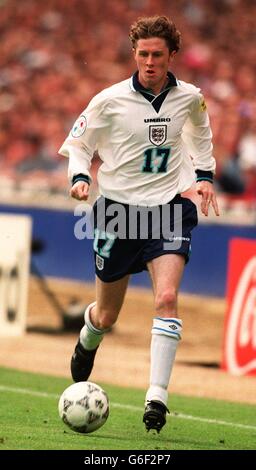 Football Euro 96 - Angleterre contre Suisse, Wembley. Steve McManaman, Angleterre Banque D'Images