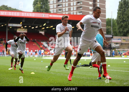 Charlton Athletic joueurs y compris Jordan Cousins (à droite) et Dale Stephens (au centre) pendant le préchauffage Banque D'Images