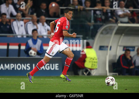 Football - Ligue des champions de l'UEFA - Groupe C - Paris Saint-Germain / Benfica - Parc des Princes.Enzo Perez, Benfica Banque D'Images