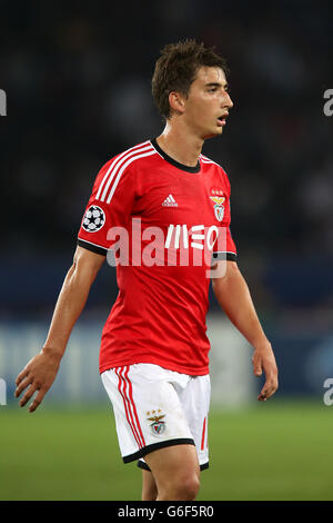 Football - Ligue des champions de l'UEFA - Groupe C - Paris Saint-Germain / Benfica - Parc des Princes. Filip Djuricic, Benfica Banque D'Images