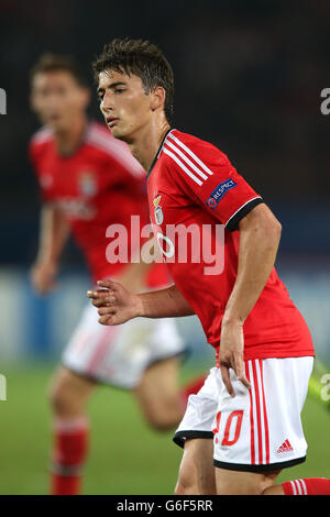 Football - Ligue des champions de l'UEFA - Groupe C - Paris Saint-Germain / Benfica - Parc des Princes. Filip Djuricic, Benfica Banque D'Images