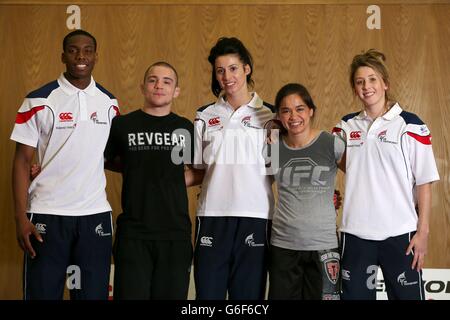 Grande-Bretagne (gauche-droite) Lutalo Muhammad, Andy Ogle, Bianca Walkden, Rosi Sexton et Jade Jones lors d'une séance photo au GB Taekwondo Training Gym, Manchester. Banque D'Images