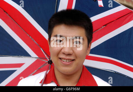 Le jeune pianiste chinois Lang Lang pose à Londres le Royal Albert Hall après les répétitions finales pour la première nuit des Proms. Banque D'Images