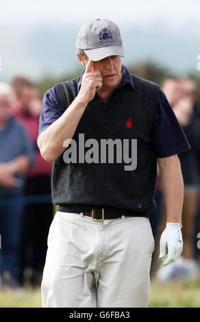 Hugh Grant pendant la troisième journée des Championnats Alfred Dunhill Links 2013 au parcours de golf de St Andrews. Banque D'Images