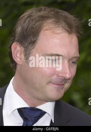 Le présentateur de télévision John Leslie arrive au tribunal de la couronne de Southwark.Les accusations portées contre l'hôte du programme de ce matin d'ITV ont été abandonnées par le Service des poursuites de la Couronne lorsqu'il a comparu devant le tribunal de la Couronne Southwark de Londres. Banque D'Images